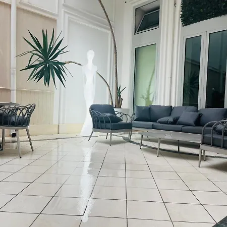 Sisuites Panzió Bari