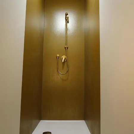 Sisuites Бари